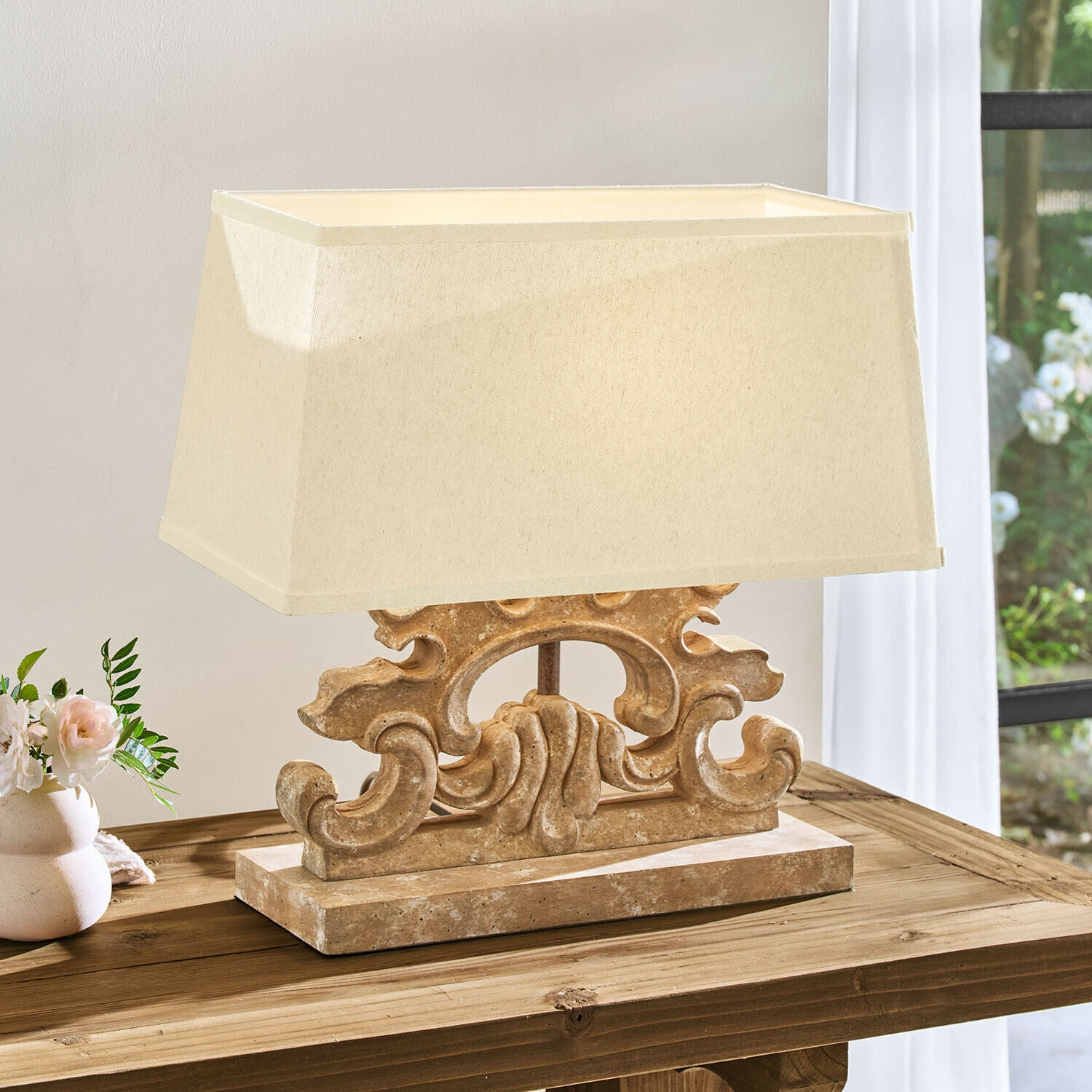 Tafellamp Portenza Tafellamp met beige kap en decoratieve stenen voet in vintage stijl