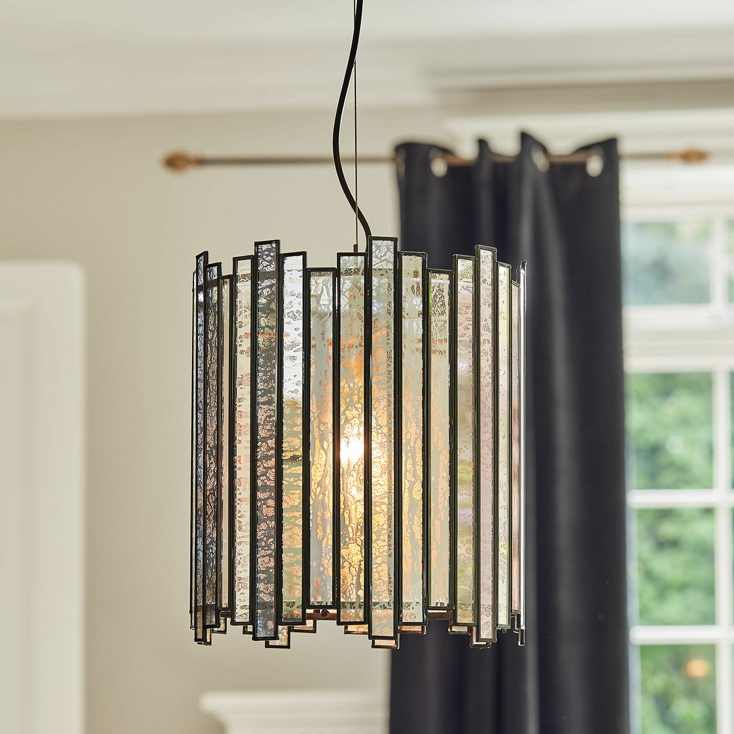 Hanglamp met metalen en glazen panelen in vintage stijl, decoratieve plafondlamp voor woonkamer