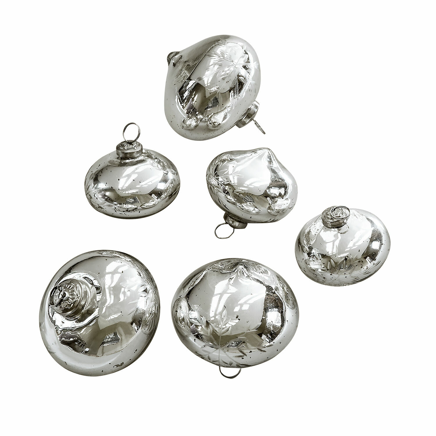 Kerstbal set van 6 Isaulie Zes zilverkleurige glazen kerstballen met onregelmatige vormen voor kerstboomdecoratie