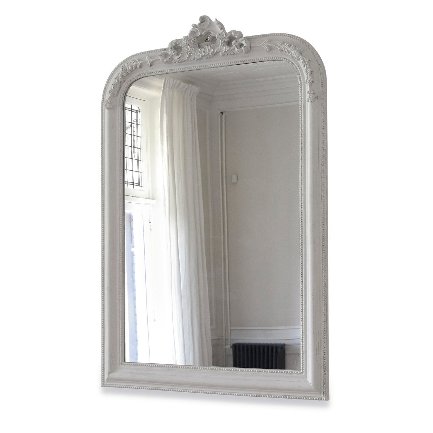 Spiegel Aubais Witte wandspiegel met sierlijke houten lijst in vintage stijl voor interieurdecoratie