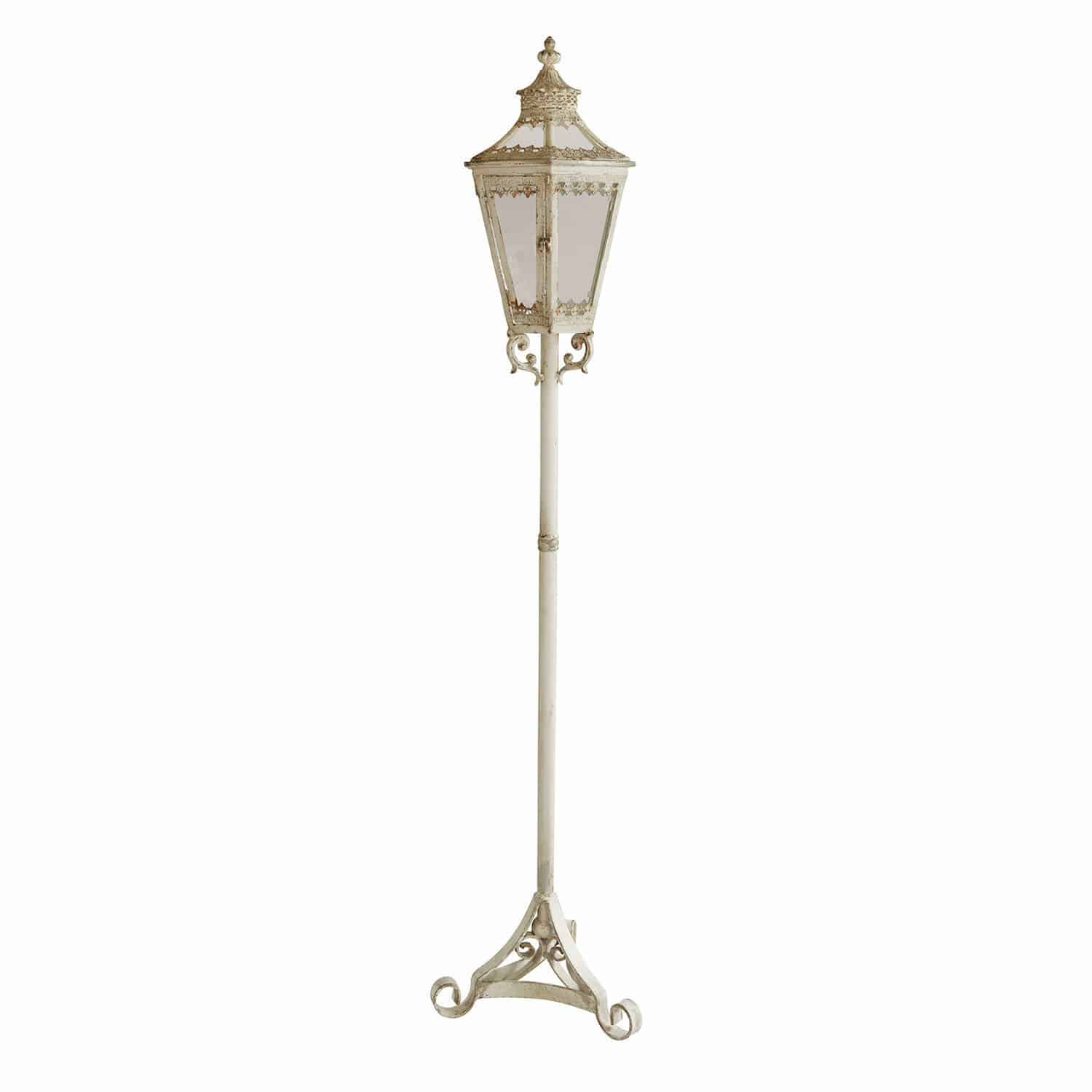 Lantaarn Lumière Élysée Witte metalen tuinlantaarn met decoratieve details en glazen panelen, buitenverlichting