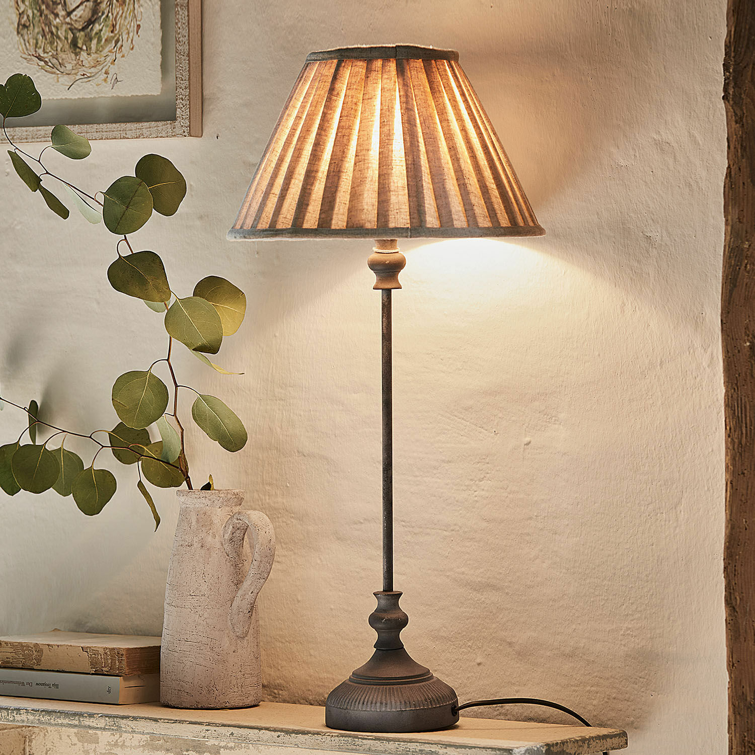 Tafellamp Ponsardin Tafellamp met metalen voet en beige kap, vintage interieurdecoratie voor sfeerverlichting