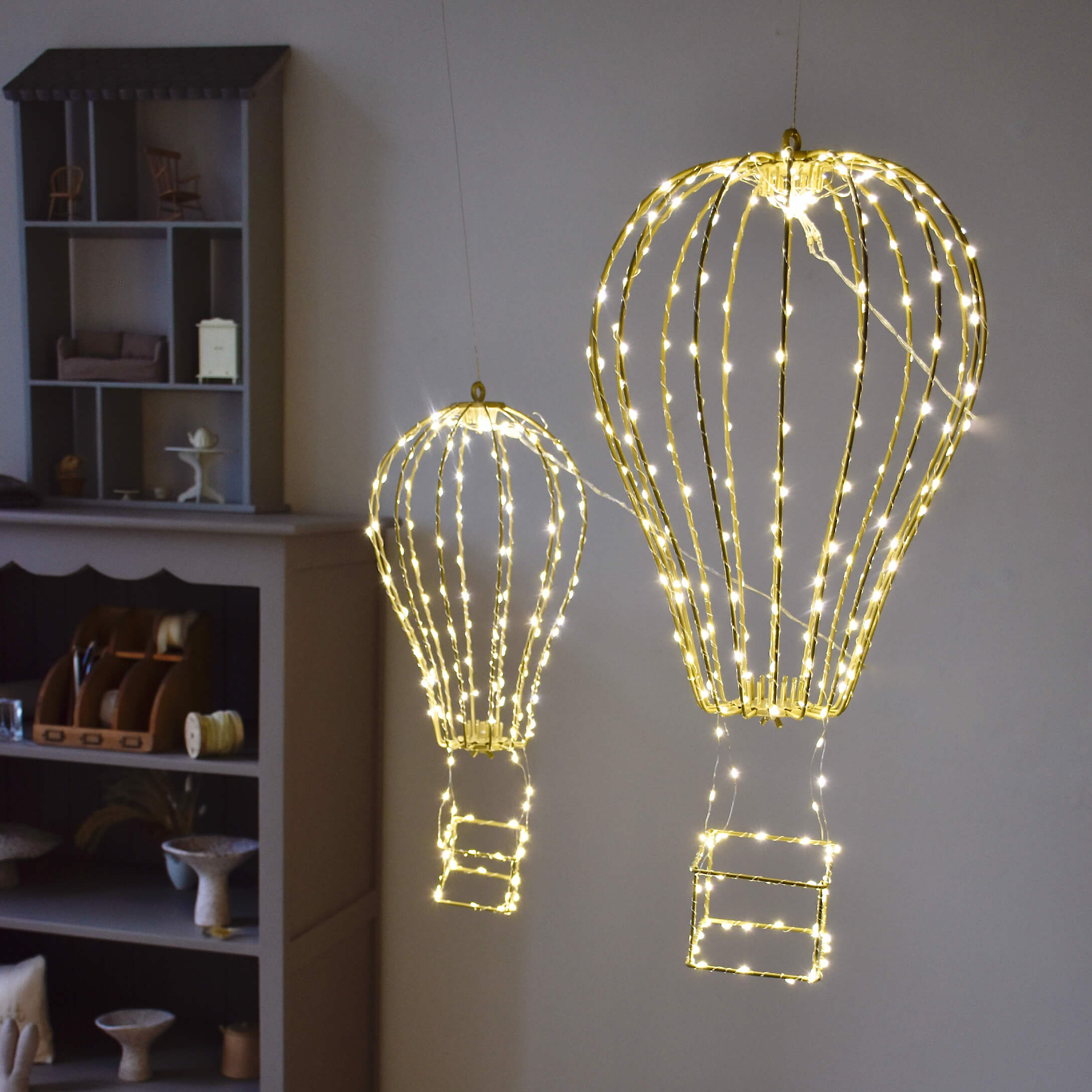 Decoratieve draadlampionnen in de vorm van luchtballonnen met warme LED-verlichting voor binnen