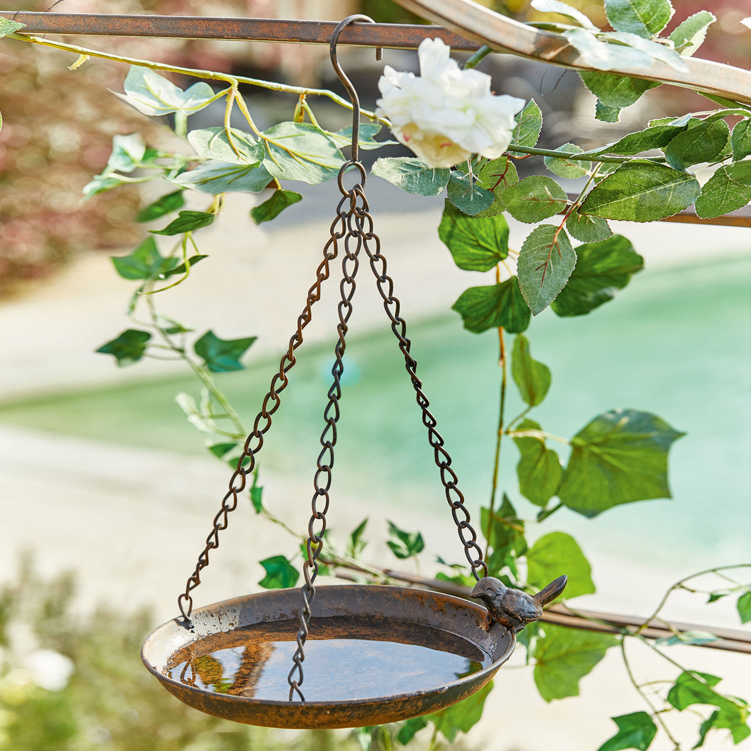 Vogeldrinkbak Britta Hangende metalen waterbak met decoratieve vogel, rustieke tuinaccessoire
