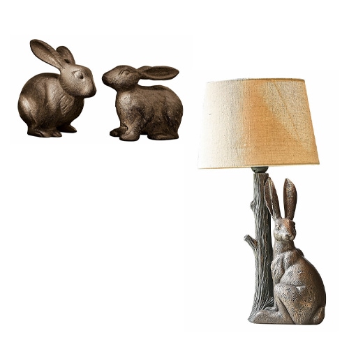 Tafellamp van bruin metaal met konijnenmotief en stoffen kap, decoratieve woonkamerlamp