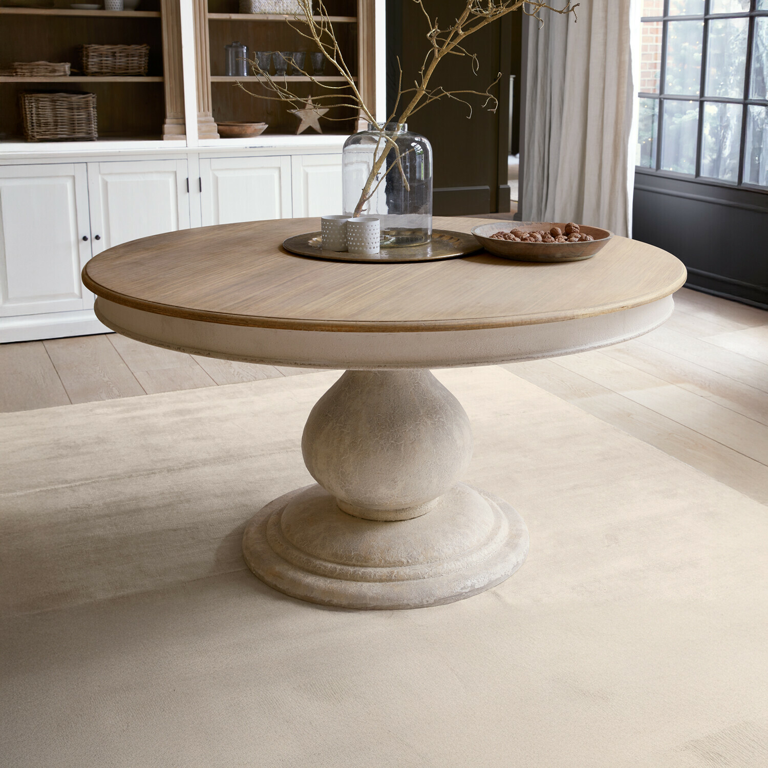 Eettafel Calvigny Ronde eettafel met licht houten blad en stenen voet in natuurlijke kleur