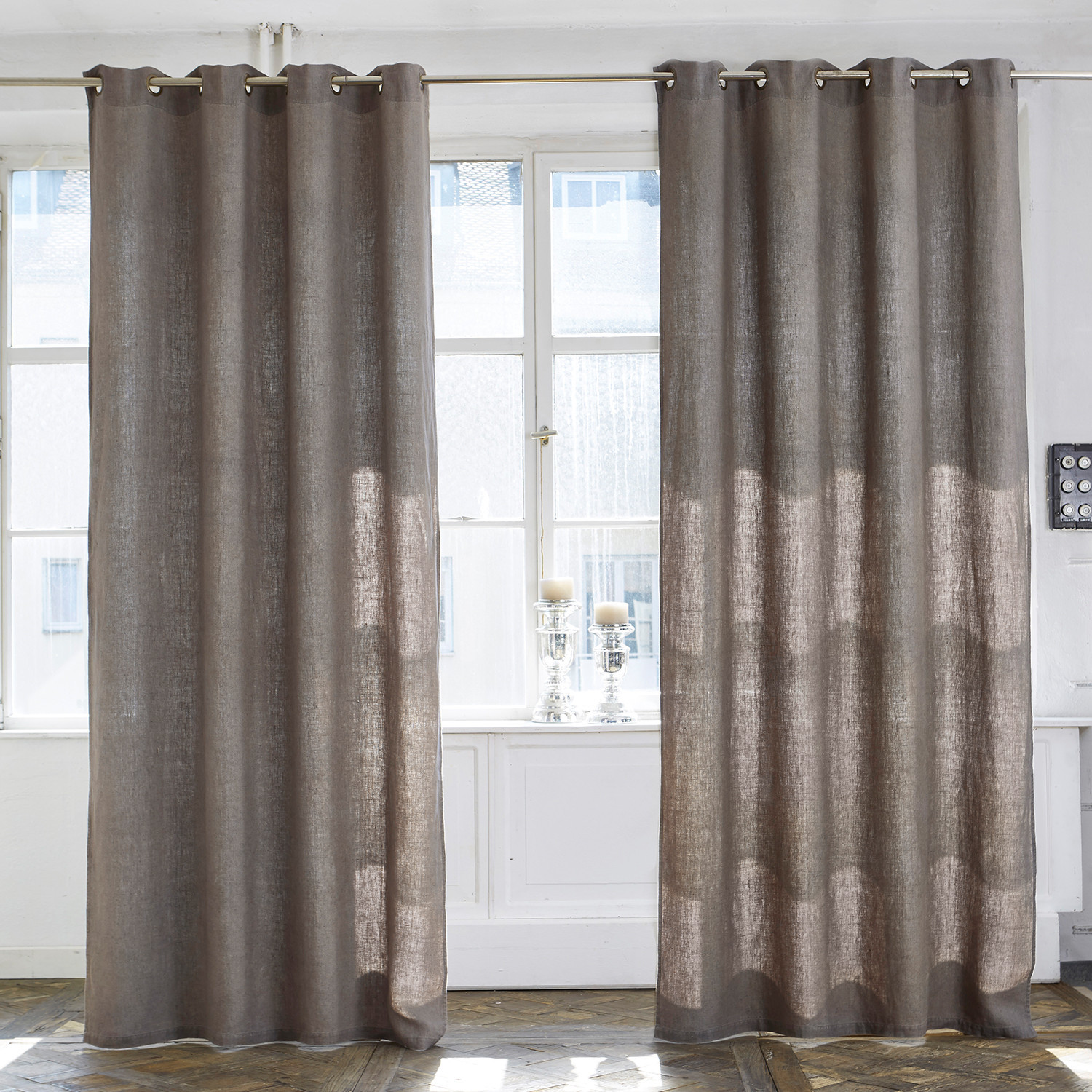 Gordijn Salinas Bruine linnen gordijnen met ringen, natuurlijke raamdecoratie voor een moderne woonkamer