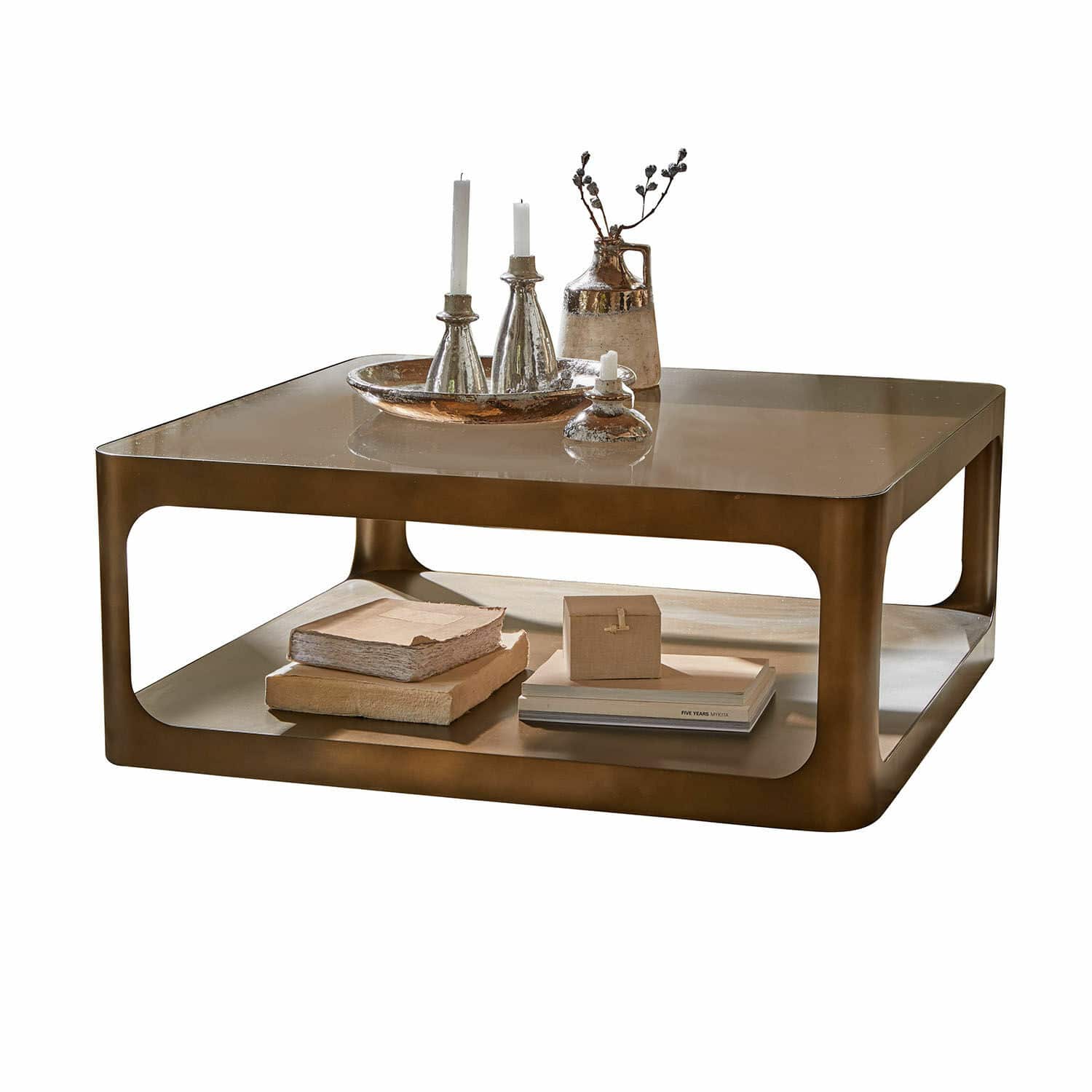 Vierkante salontafel van metaal in messingkleur met plank en decoraties bovenop
