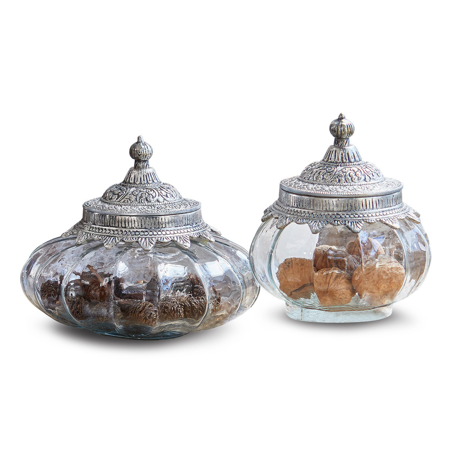 Potje set van 2 Osayi Twee decoratieve glazen potten met zilverkleurige metalen deksels en patroon, gevuld met noten