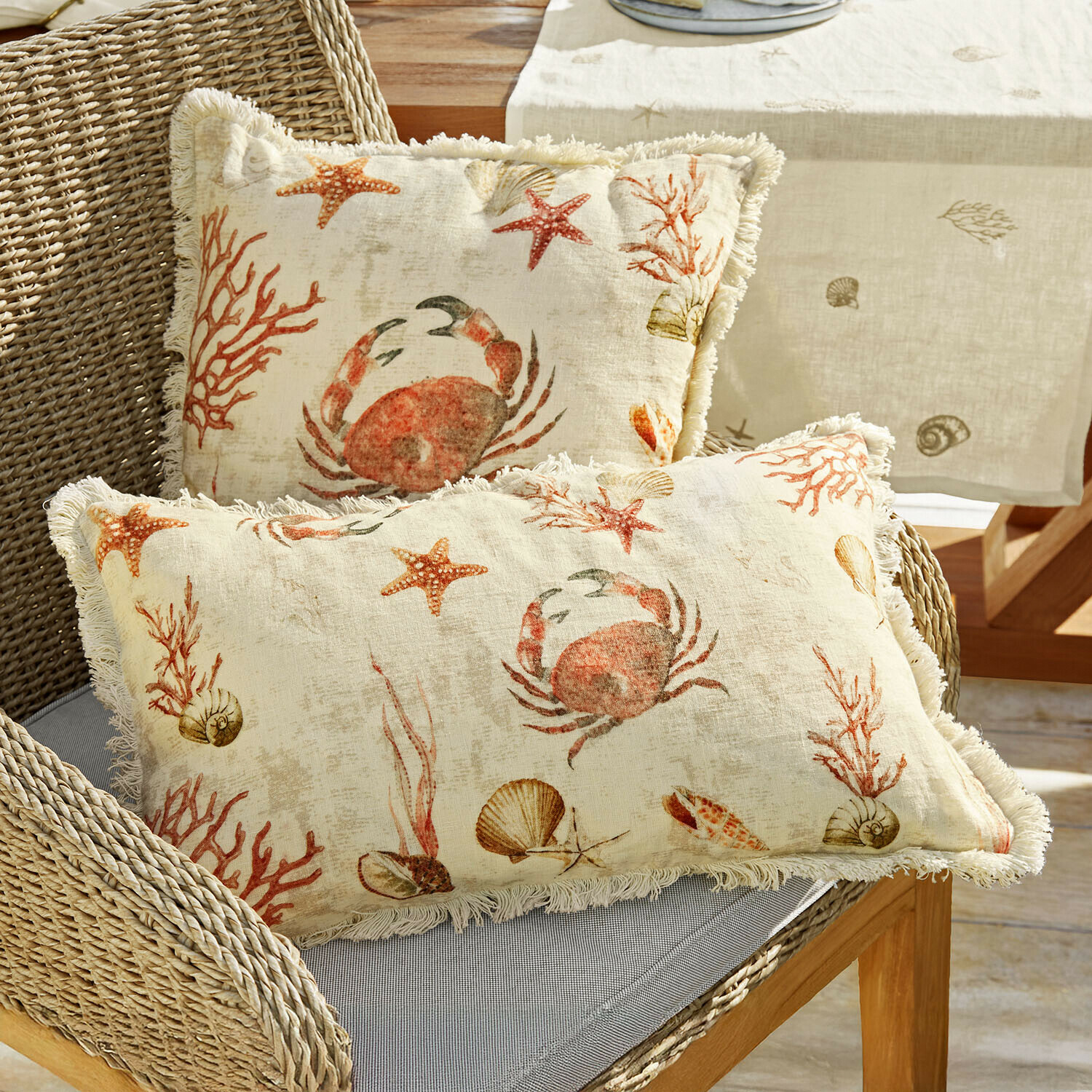 Kussenhoes set van 2 Celorin Decoratieve kussens van crème linnen met krab- en schelpmotief, franjes aan de rand