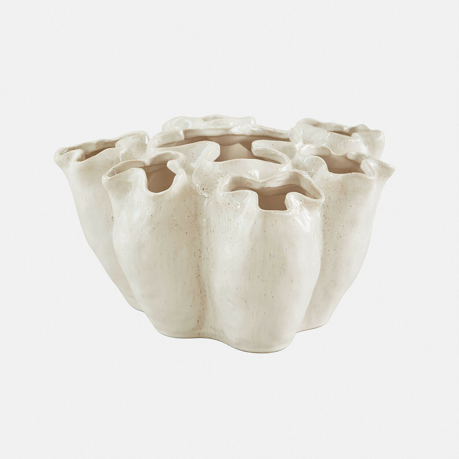 Witte keramische decoratieve schaal met onregelmatige vorm en golvende rand voor interieur