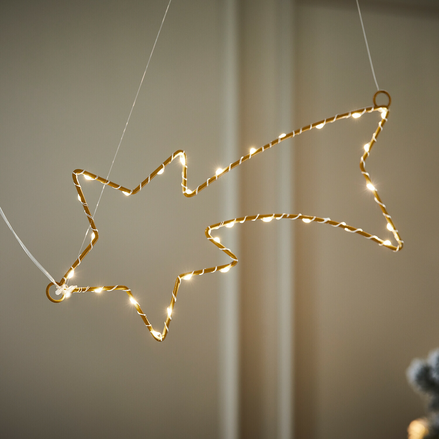 Vallende ster met ledverlichting Glittera Gouden lichtdecoratie in vallende stervorm met warmwitte LED's, feestelijke kerstversiering