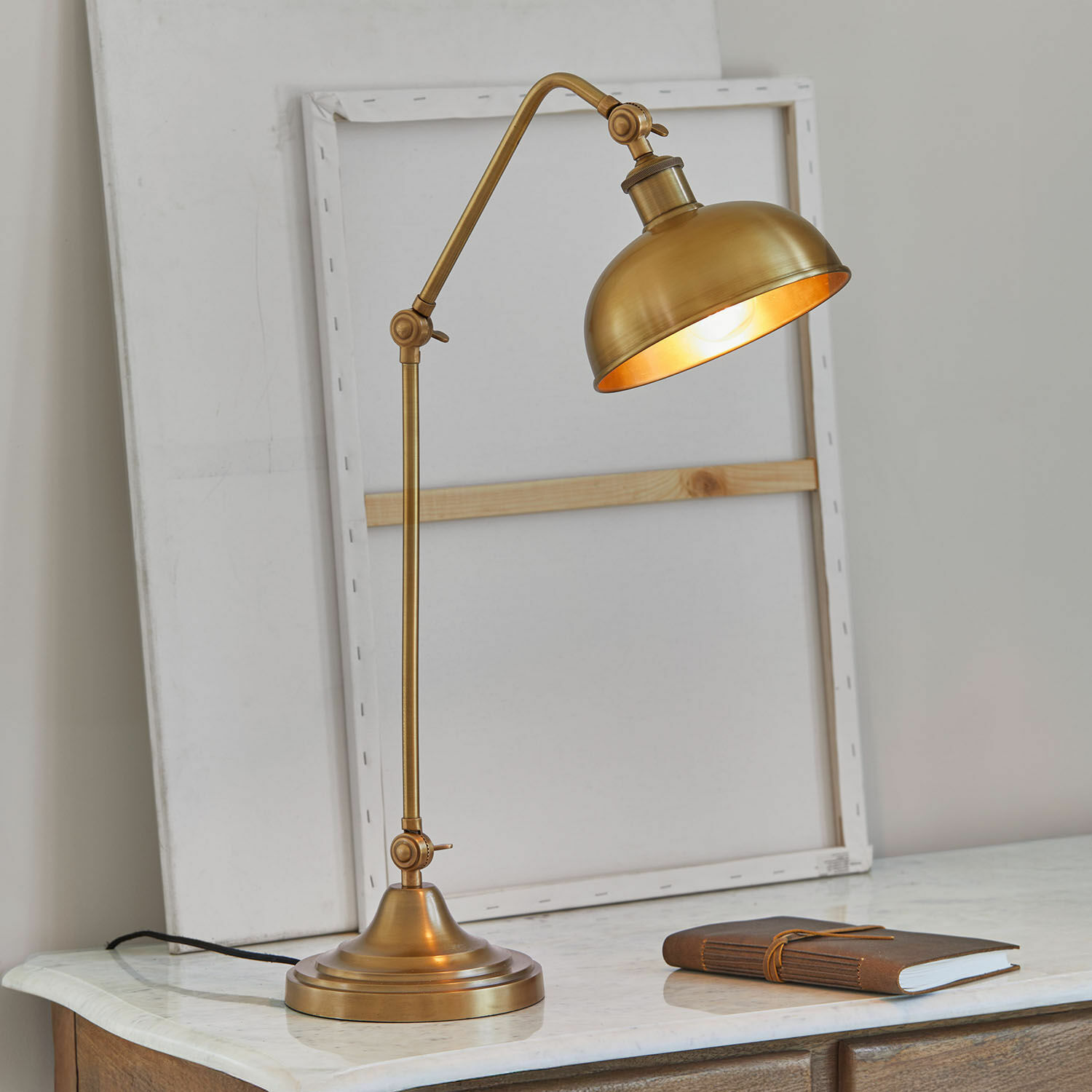 Tafellamp Delacroille Messing bureaulamp met verstelbare arm op marmeren blad, vintage stijl voor kantoor