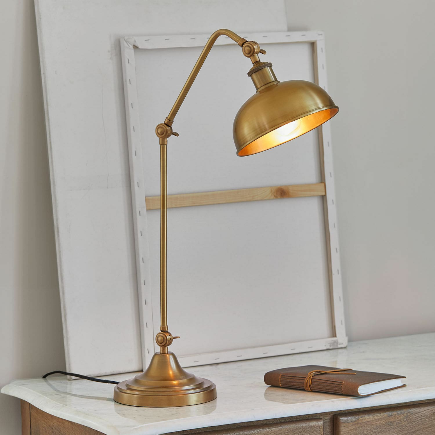 Tafellamp Delacroille Messing bureaulamp met verstelbare arm op marmeren blad, vintage stijl voor kantoor