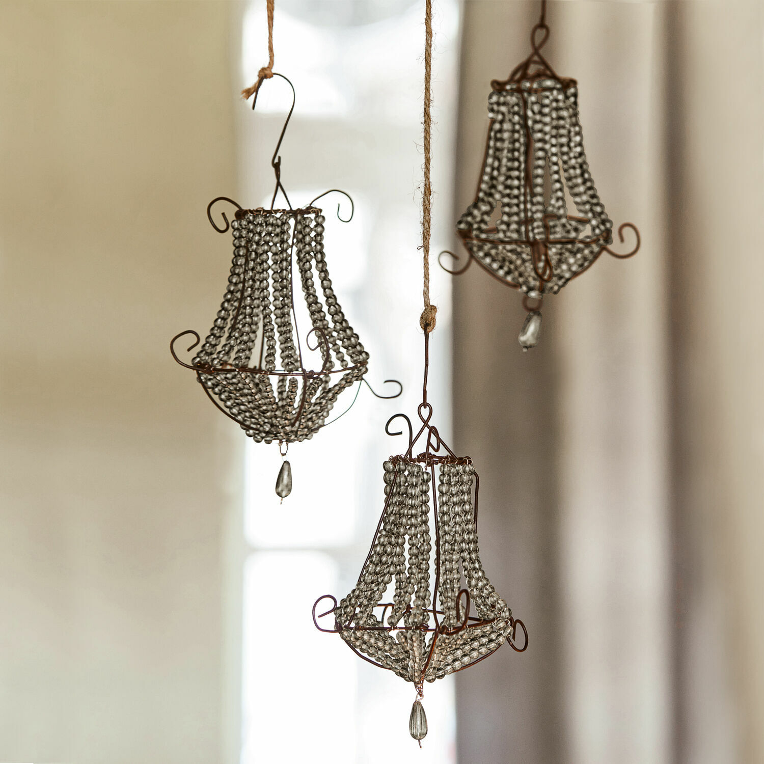 Kerstversiering set van 3 Gilpin Set van drie decoratieve lantaarns van draad en glazen kralen in vintage stijl