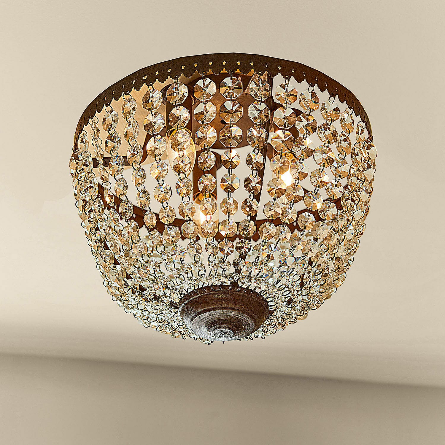 Plafondlamp Tarim Plafondlamp met kristallen hangers en roestkleurig metalen frame, decoratieve LED-lamp
