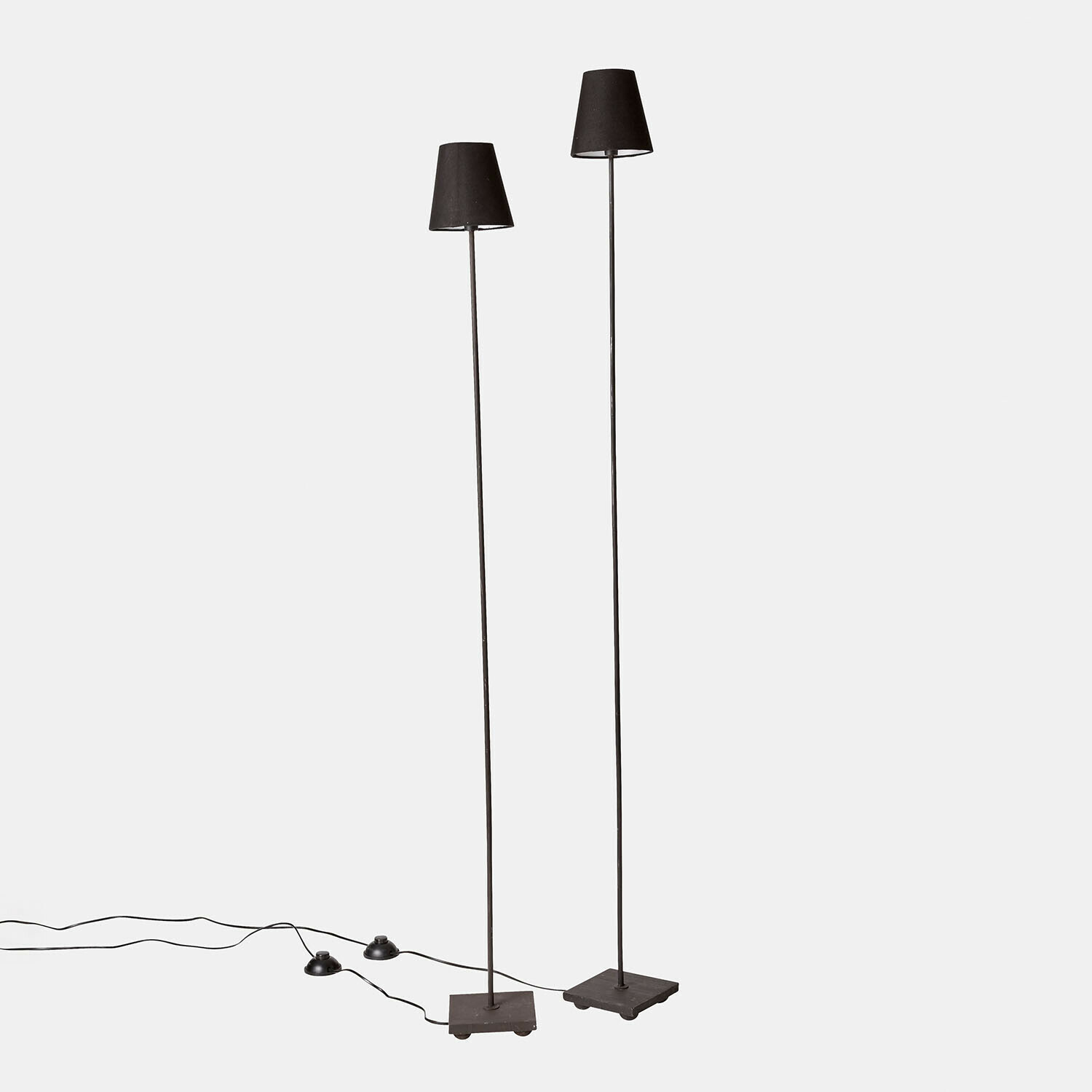 Staande lamp set van 2 Tacoma Set van twee zwarte metalen vloerlampen met kap, moderne verlichting voor woonkamer