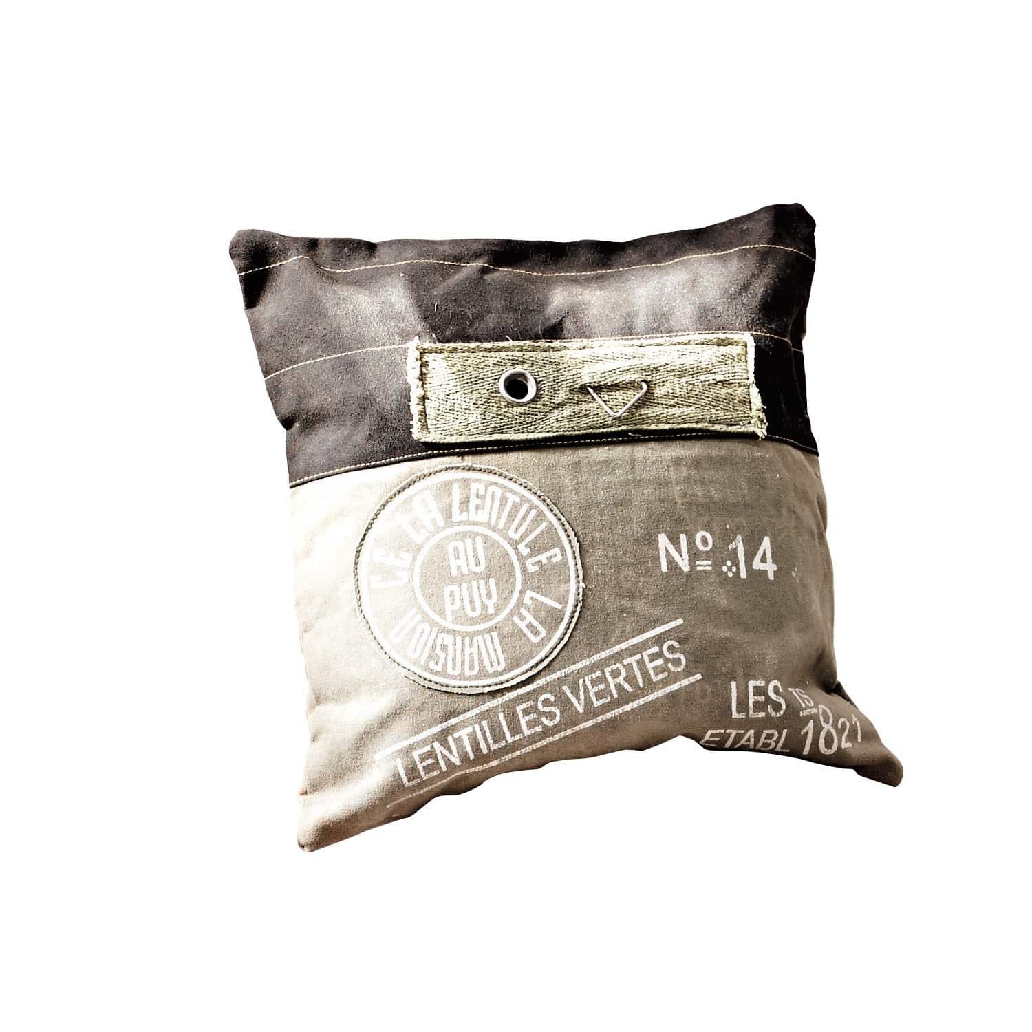 Decoratief katoenen kussen in bruine tinten met print en metalen oogje, vintage stijl