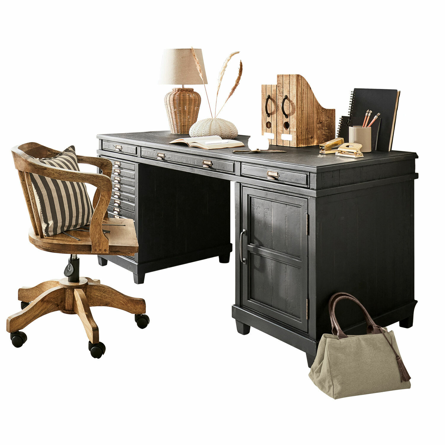 Bureau Brevilliers Zwart houten bureau met lades en natuurlijke accessoires, stijlvolle meubels voor thuiskantoor