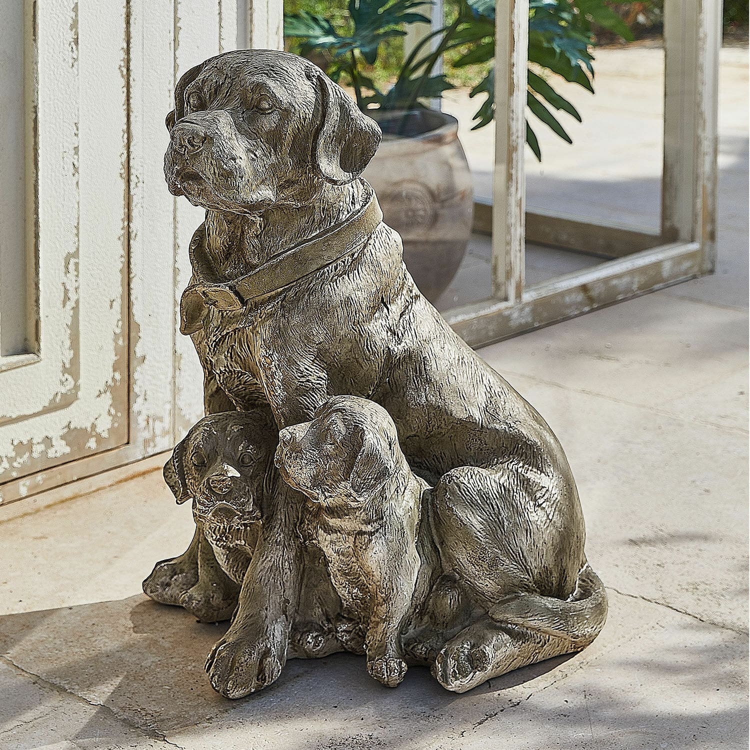 Decoratieve hond Samiran Decoratief bronzen beeld in oudgoud van een hond met twee puppy's voor huis en tuin
