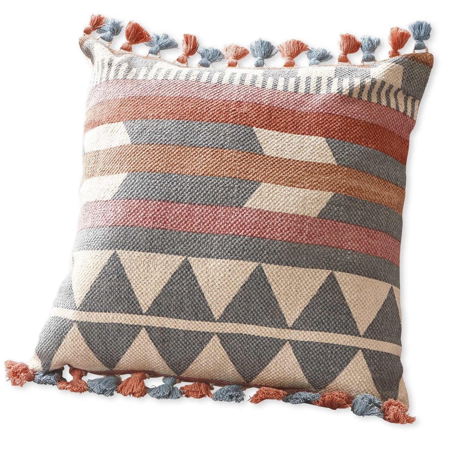 Decoratief katoenen kussen met geometrisch patroon in blauw, roze en beige met gekleurde kwastjes