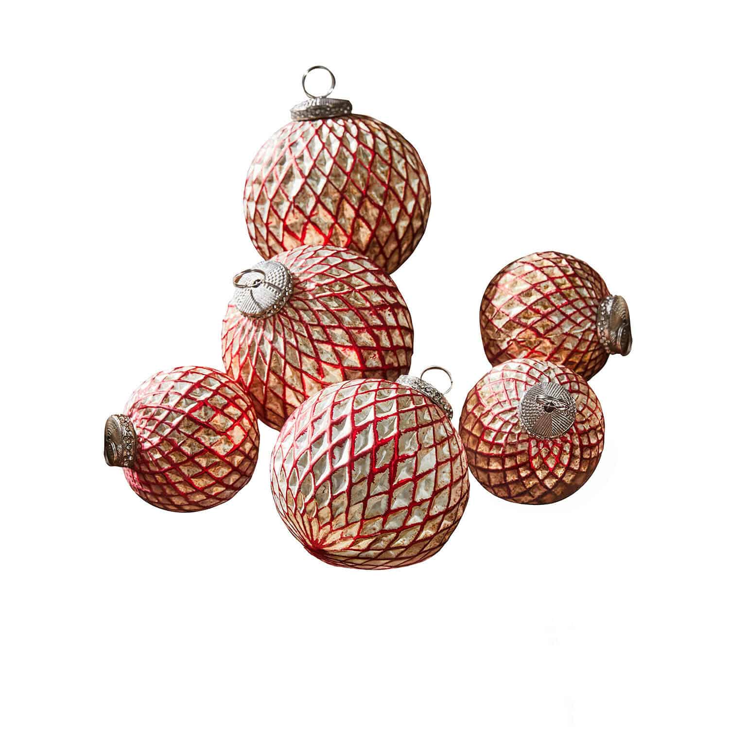 Kerstbal set van 6 Aleviah Set van zes rood-gouden kerstballen met metalen ophangringen, feestelijke kerstdecoratie