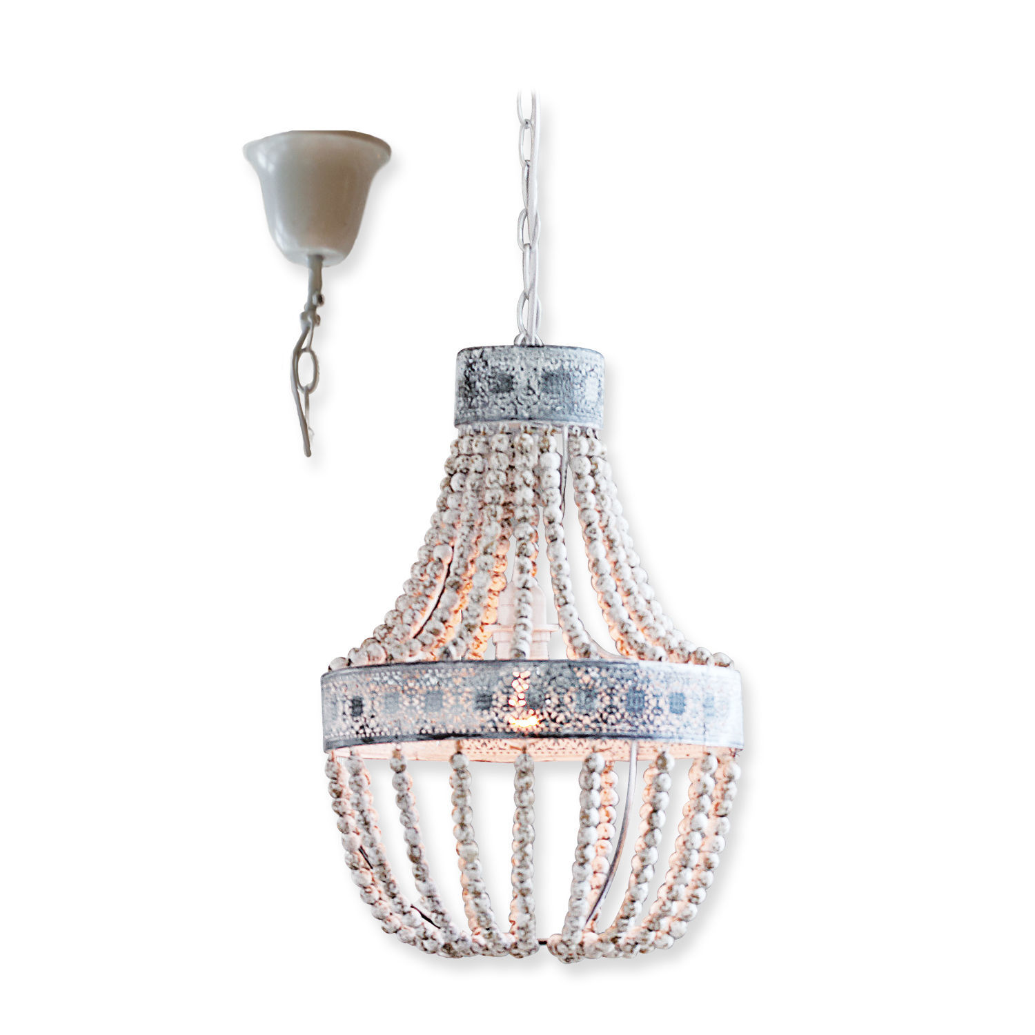 Hanglamp Valcourt Hanglamp van witte houten kralen met metalen vintage elementen voor sfeervolle verlichting