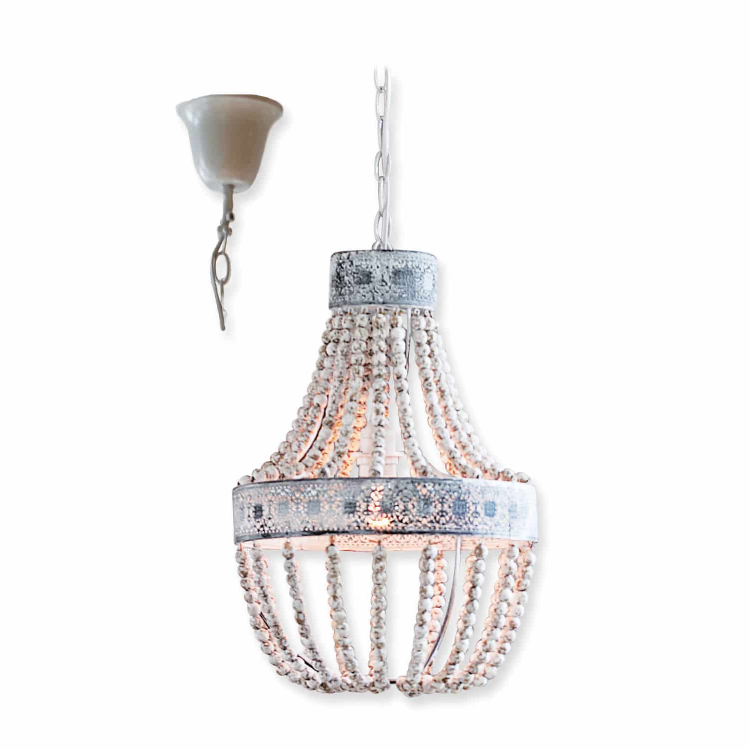 Hanglamp Valcourt Hanglamp van witte houten kralen met metalen vintage elementen voor sfeervolle verlichting