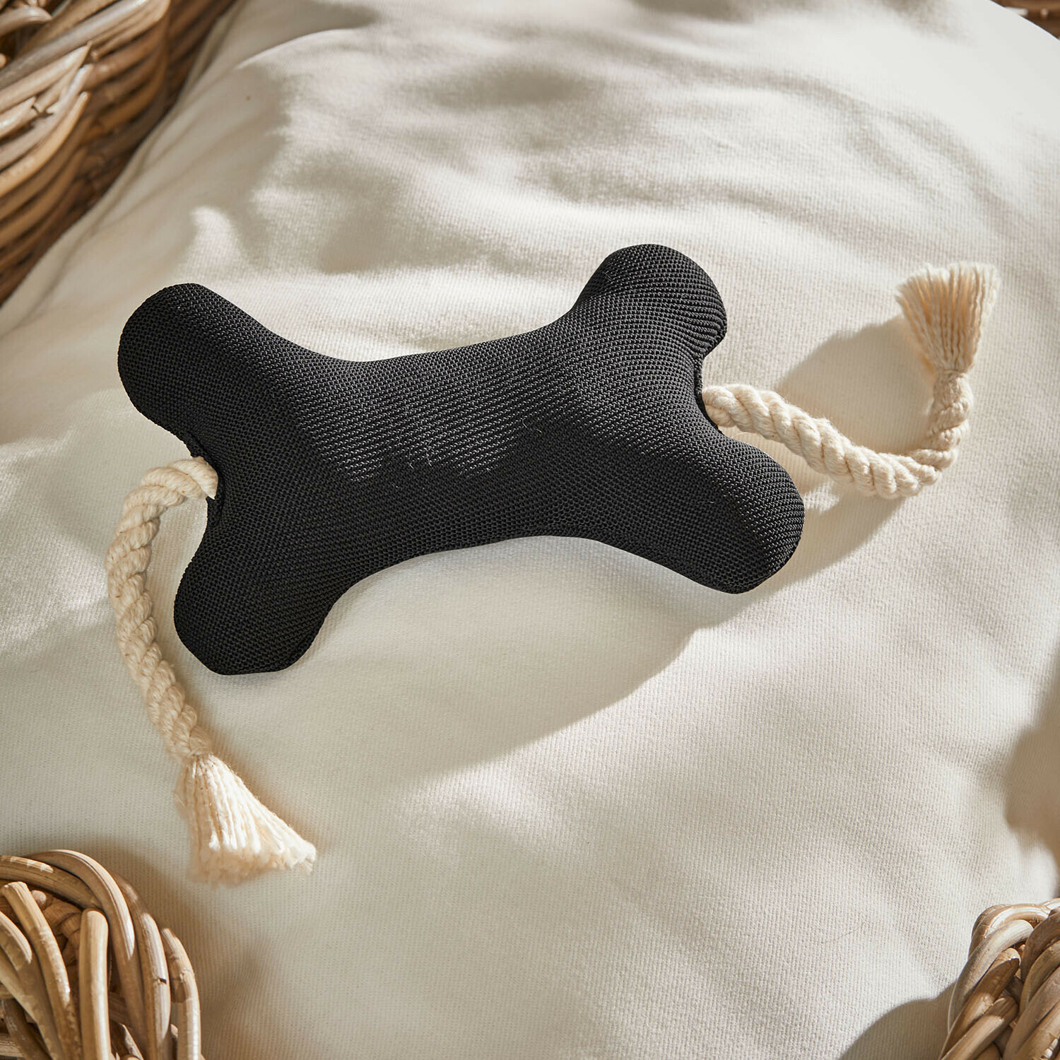 Huisdierenspeeltje Wuffsy Zwart hondenbot-speelgoed met katoenen touw om op te kauwen en mee te spelen