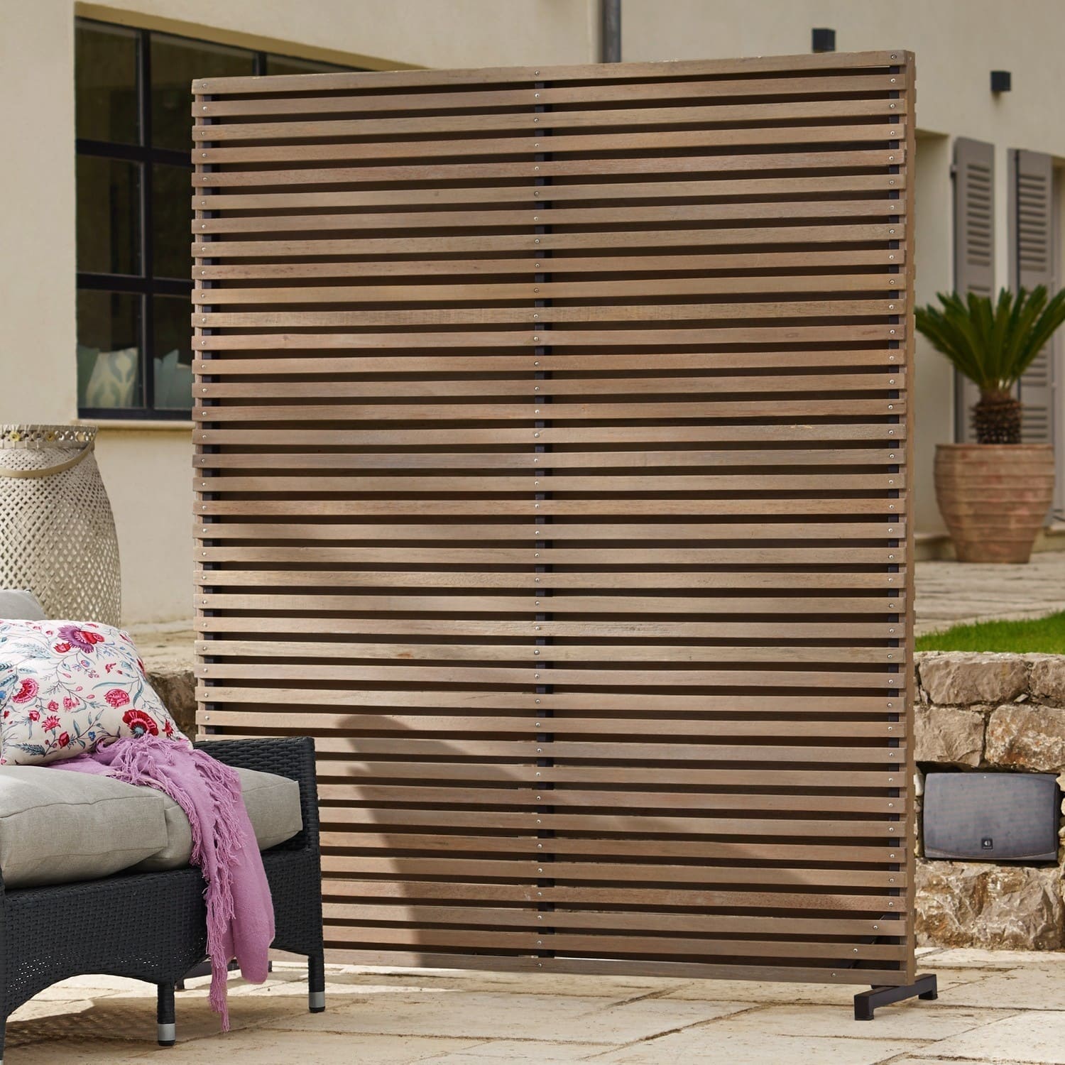 Roomdivider Derby Houten tuinscherm in natuurlijke kleur, perfect voor het inrichten van terrasruimtes