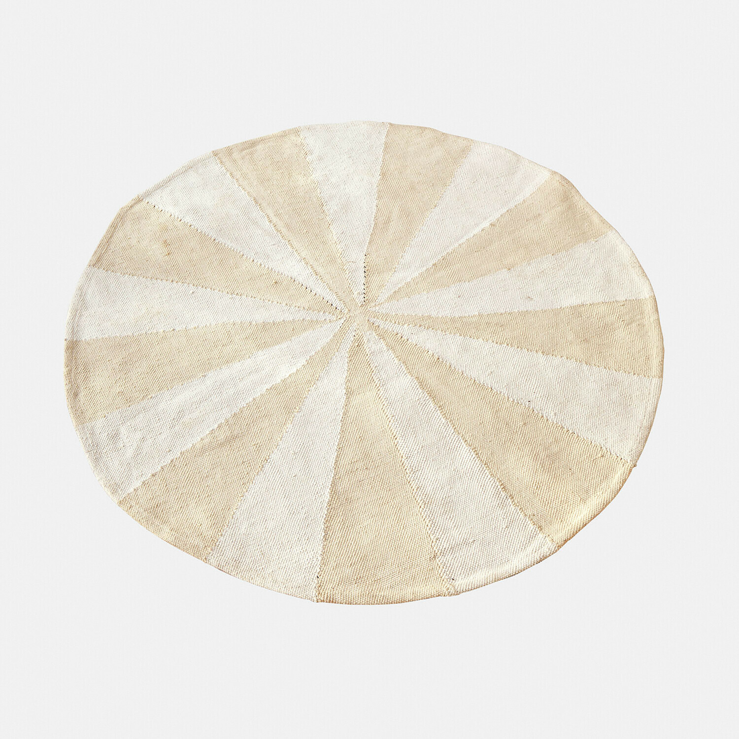 Ronde katoenen vloerkleed in beige-witte strepen, decoratief en zacht voor woonkamer of slaapkamer