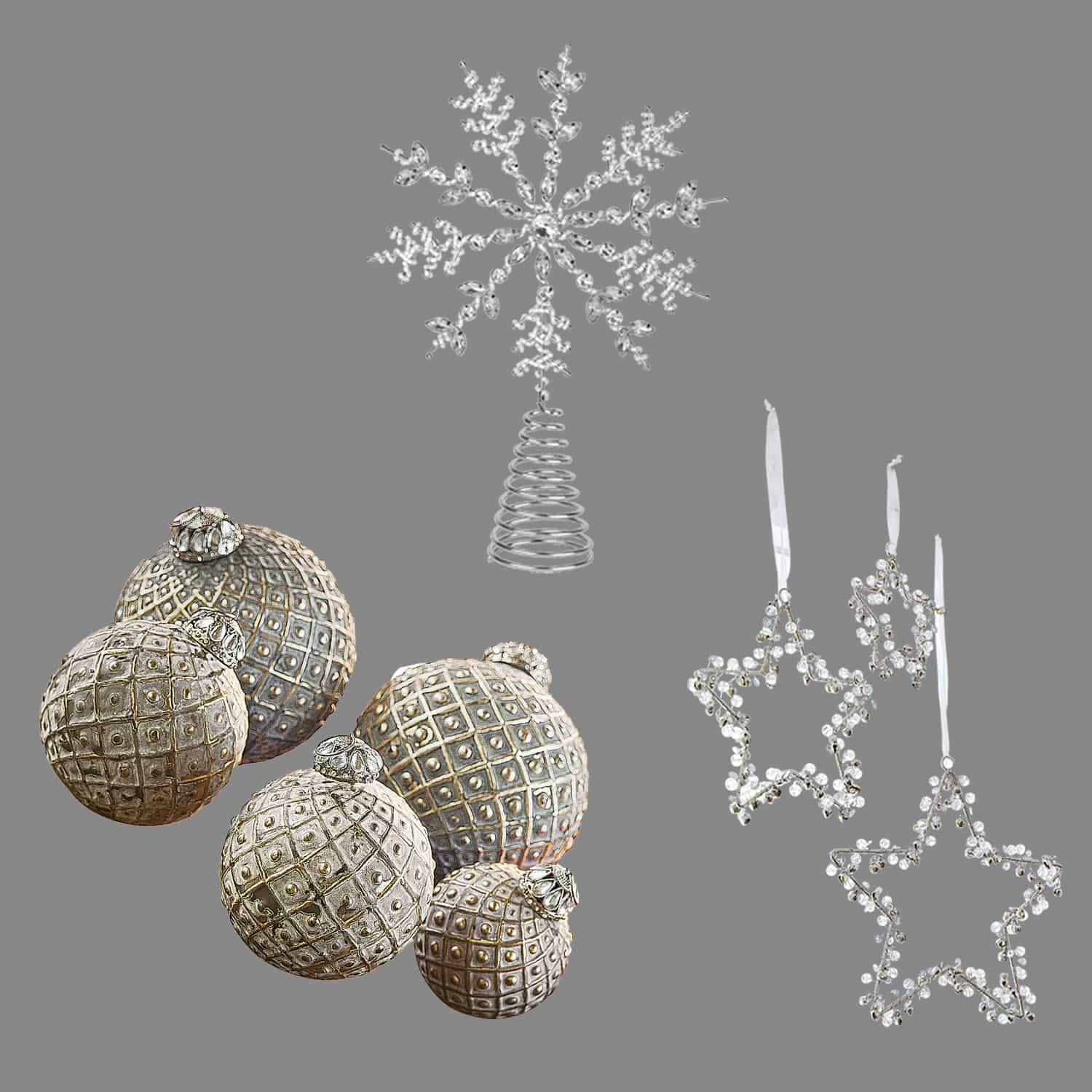 Set zilverkleurige kerstversieringen met patroonballen, sterren en kristallen sneeuwvlok