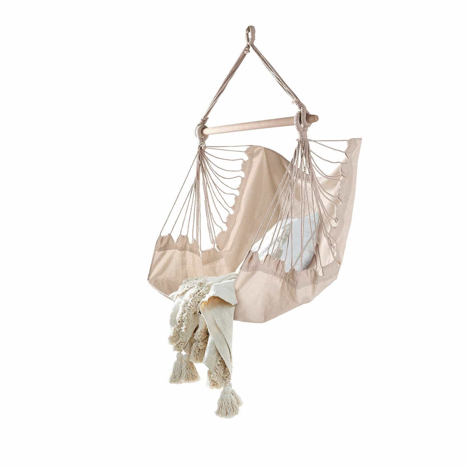 Hangstoel Leano Beige katoenen hangstoel met houten stok en decoratief kleedje voor comfortabele ontspanning