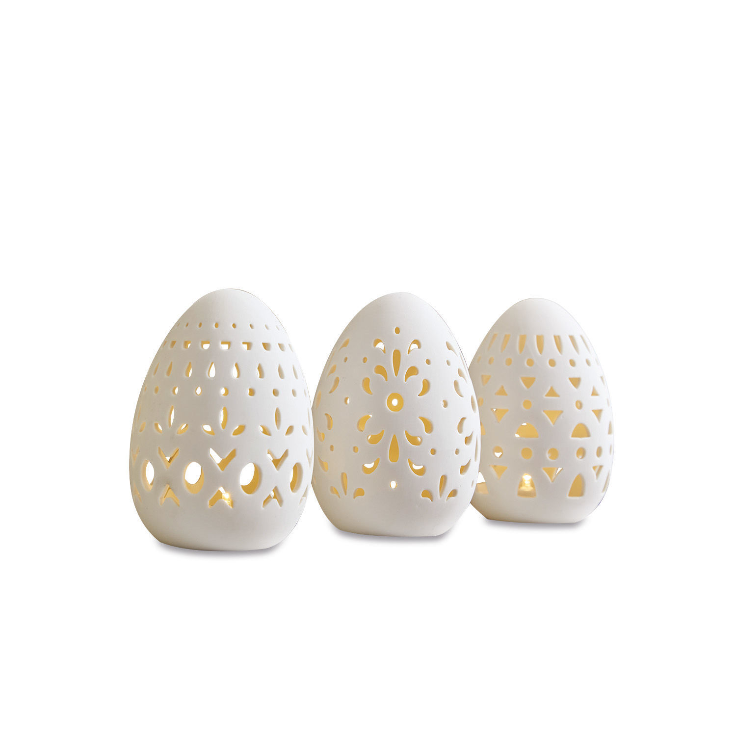 Paasei set van 3 Mouna Drie witte keramische lantaarns in eivorm met opengewerkte patronen en warm LED-licht
