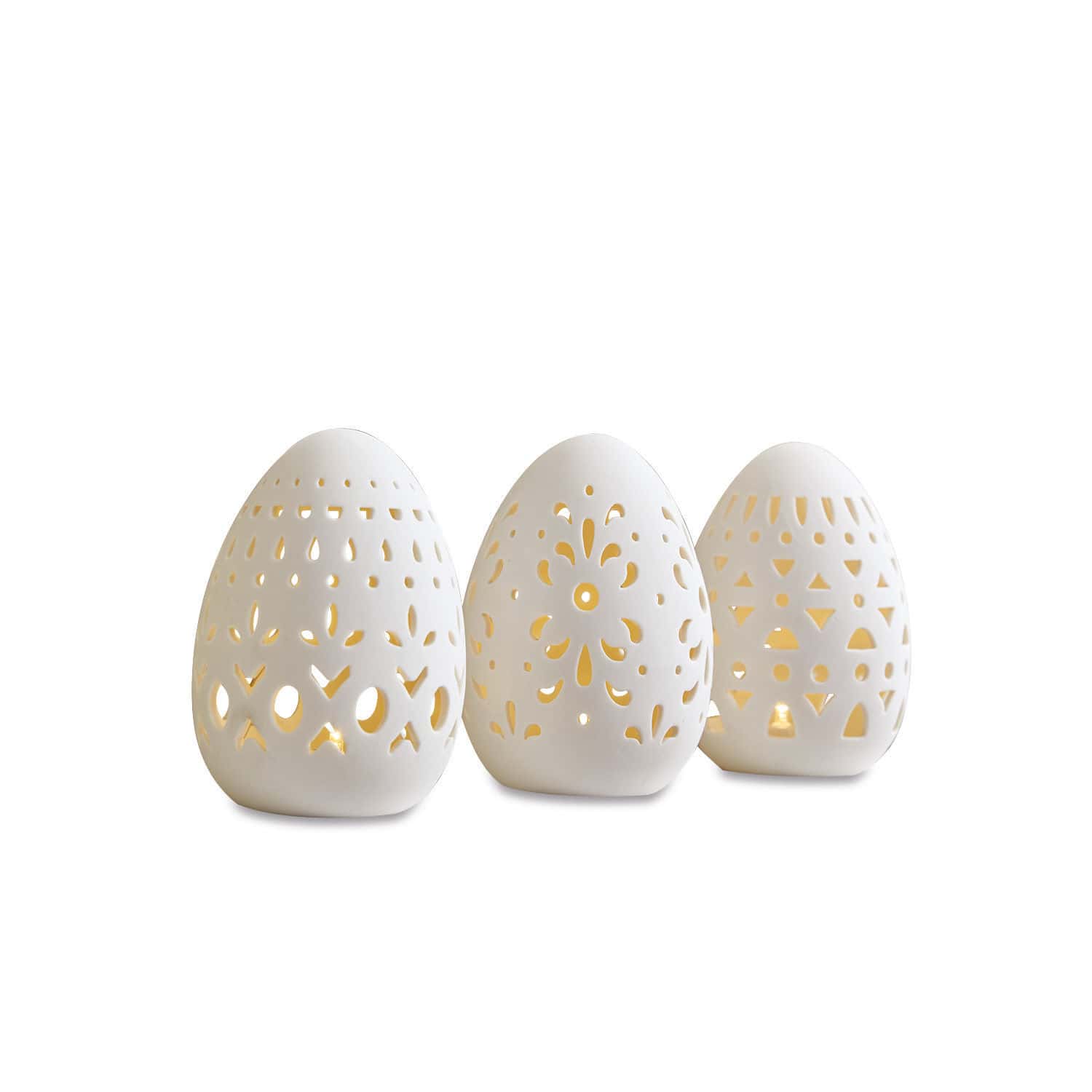 Paasei set van 3 Mouna Drie witte keramische lantaarns in eivorm met opengewerkte patronen en warm LED-licht
