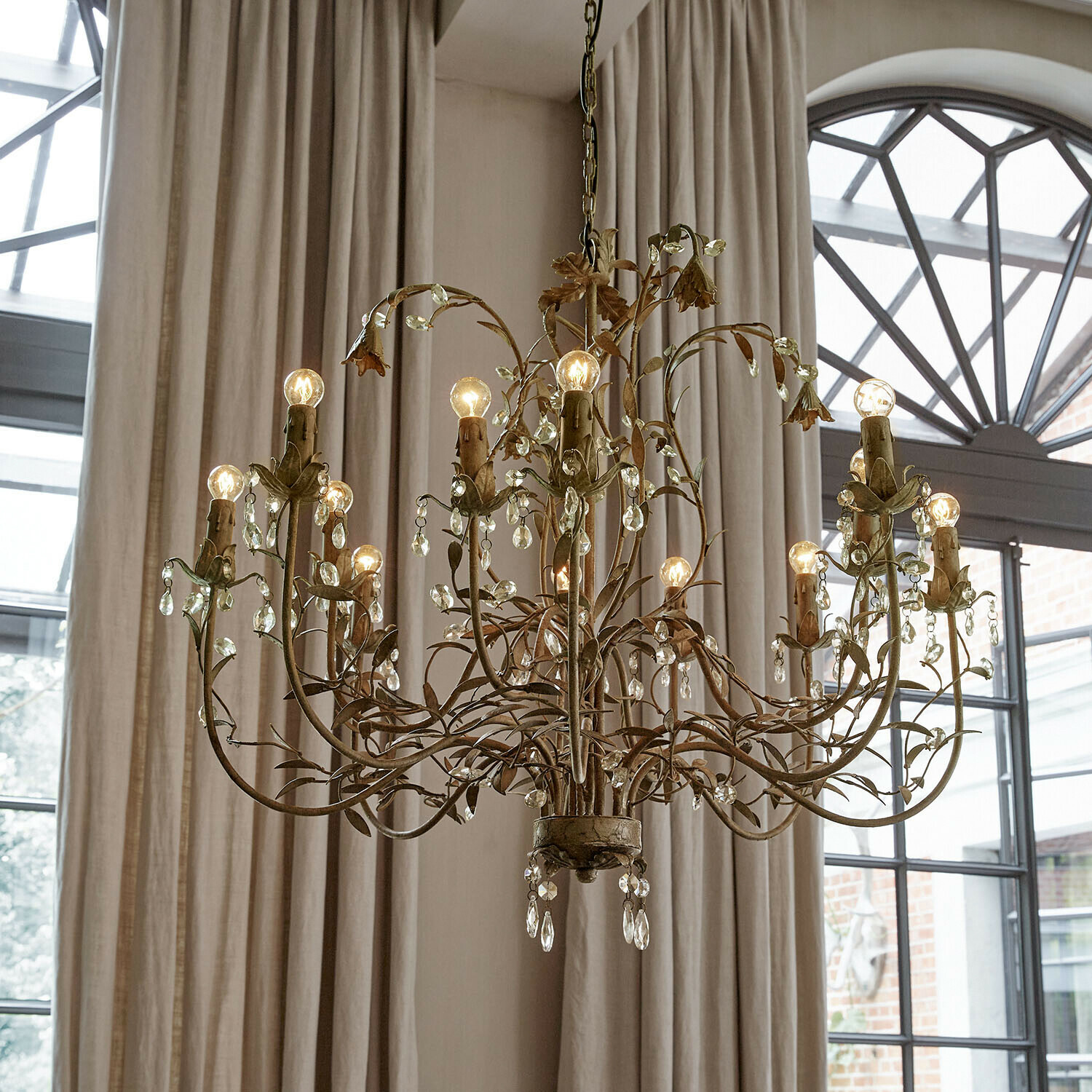 Kroonluchter Opérancourt Metalen kroonluchter met kristallen hangers in vintage stijl, decoratieve woonkamerverlichting