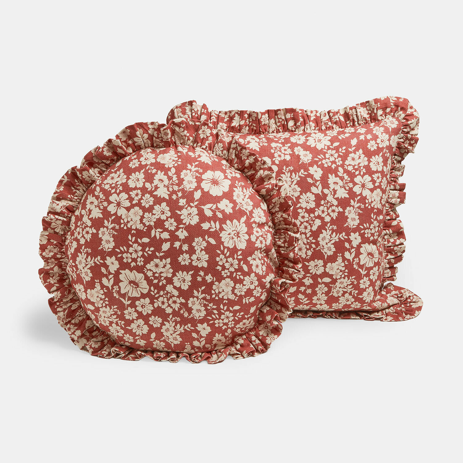 Set decoratieve katoenen kussens in rood met crème bloemenpatroon en ruchtrand