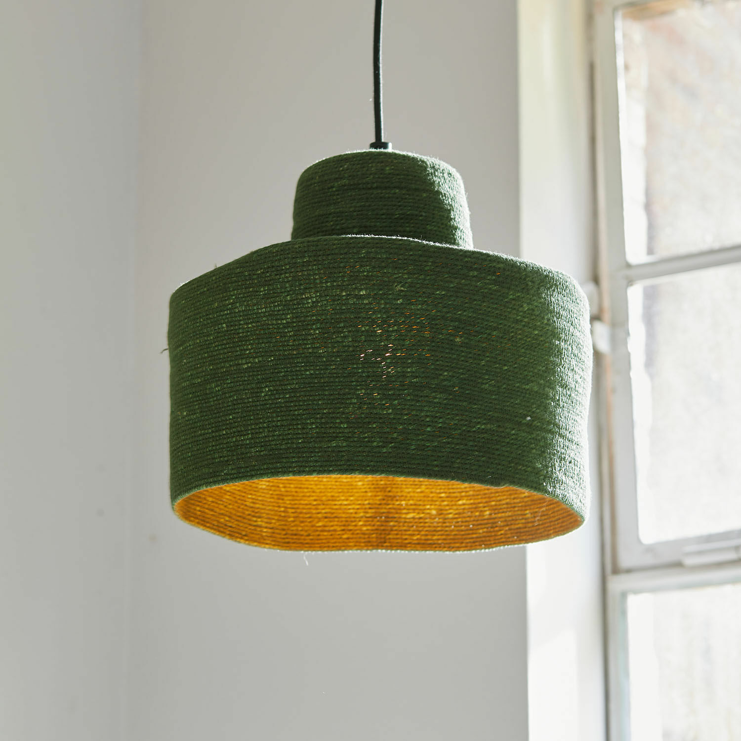 Hanglamp Frostrup Groene hanglamp van natuurlijk touw met gele binnenkant, decoratieve plafondlamp voor woonkamer