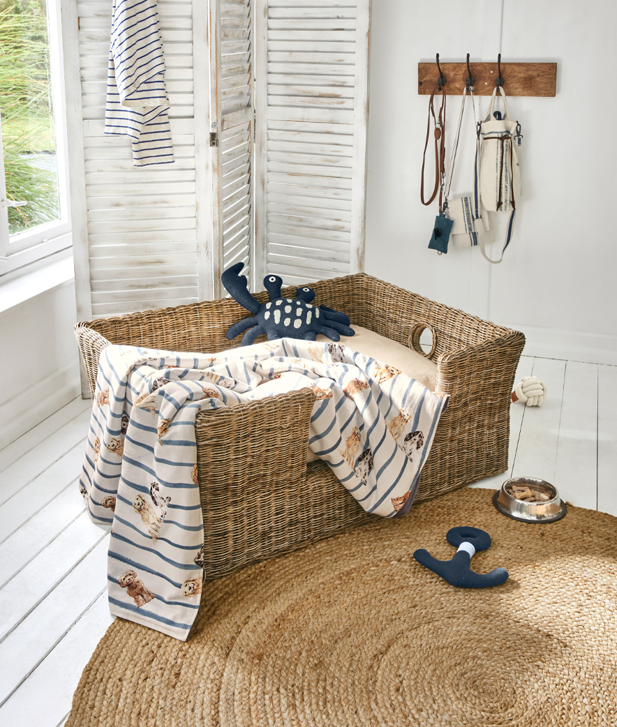 Een hondenmand met een vakantiegevoel