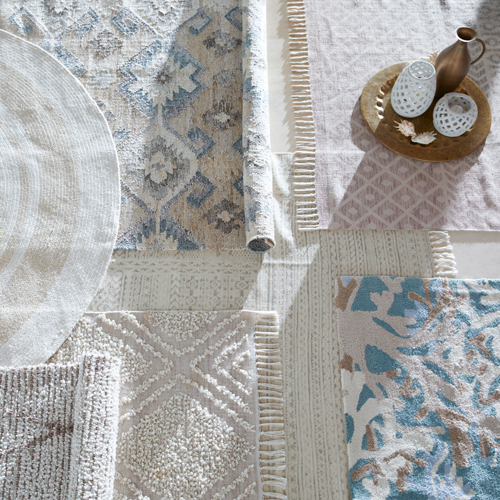 Set decoratieve vloerkleden in pasteltinten met geometrische en bloemmotieven, zachte materialen