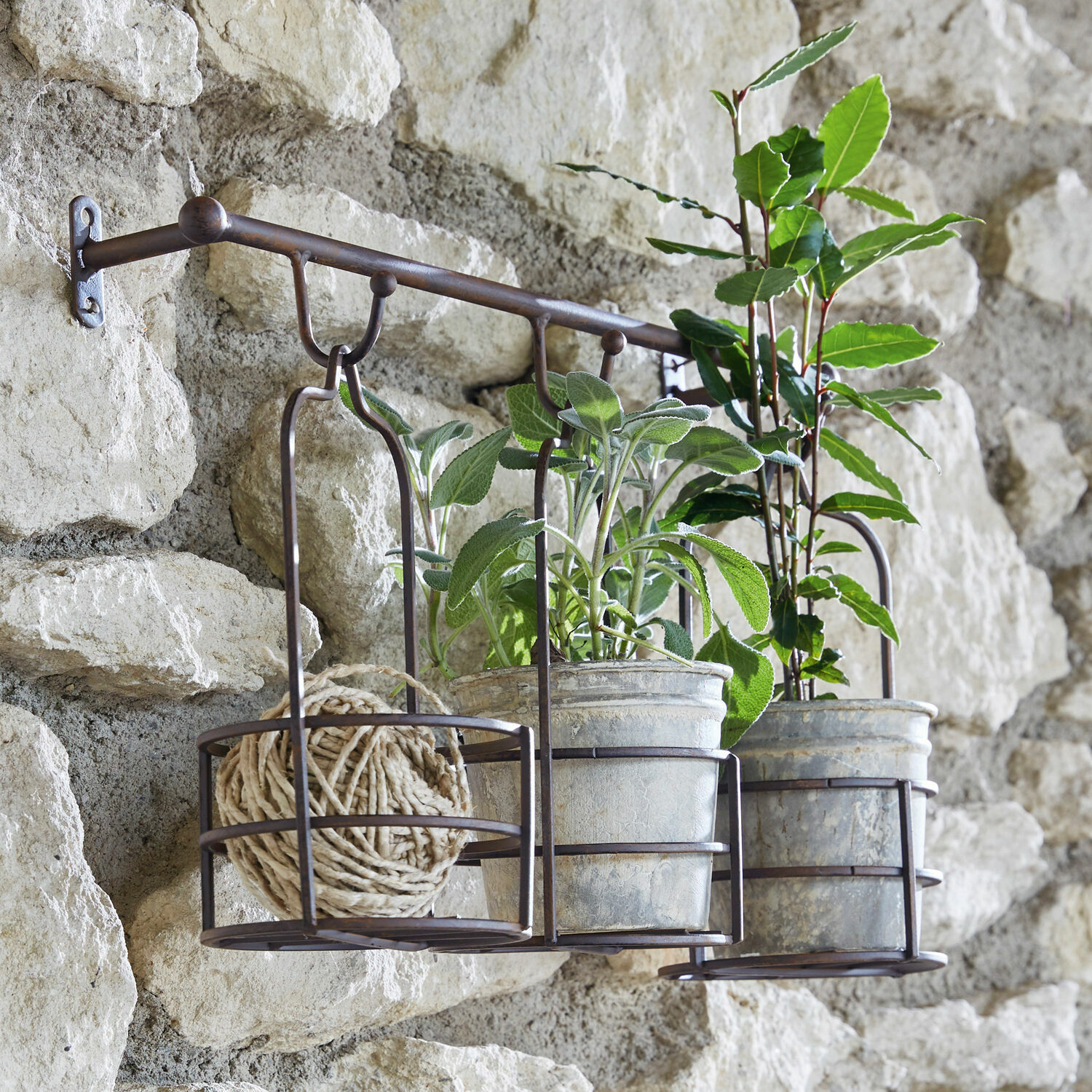 Wandrek met plantenmanden Hemente Wandrek met plantenmanden Hemente