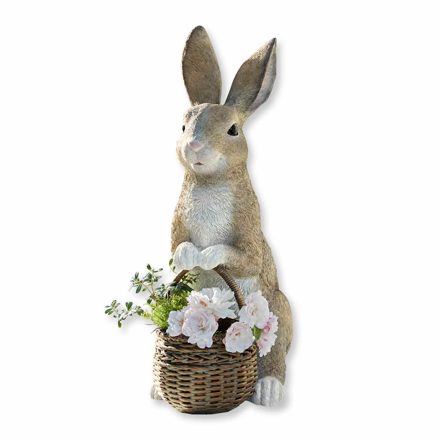 Haas met plantenmand Alais Bruine kunststof konijnenfiguur met mand en witte decoratieve bloemen voor tuin