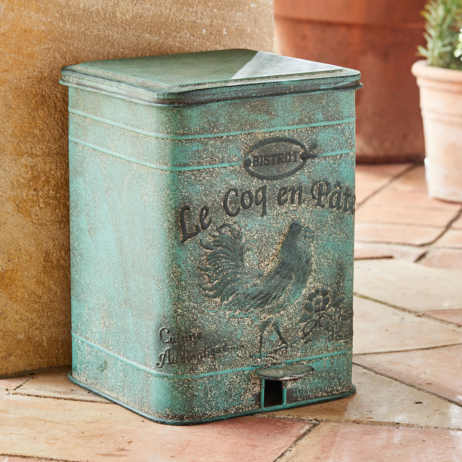 Afvalemmer Kora Vintage metalen prullenbak in groene kleur met haanmotief, geschikt voor terras of tuin