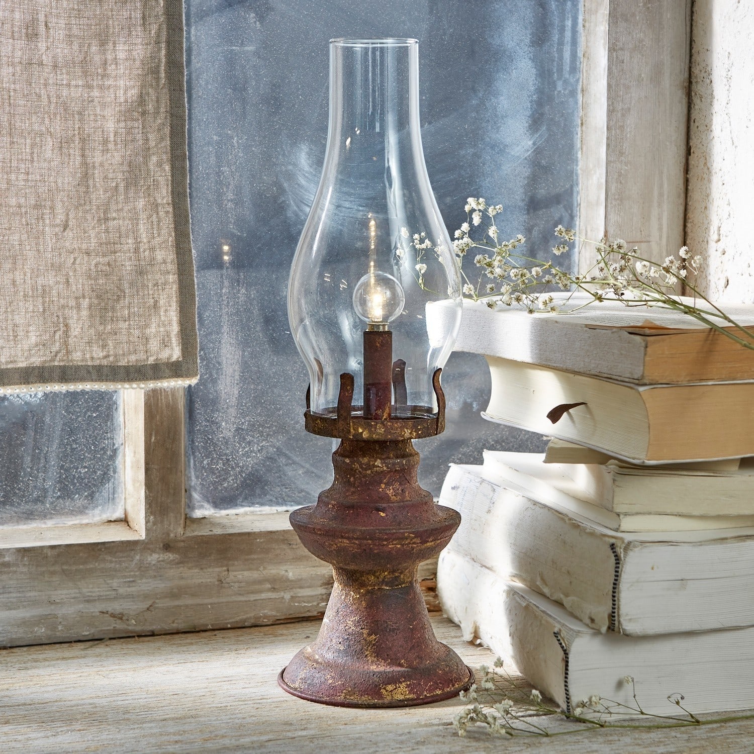 Ledlantaarn Quinn Rustieke metalen tafellamp in roestrood met doorzichtige glazen kap, vintage decoratie