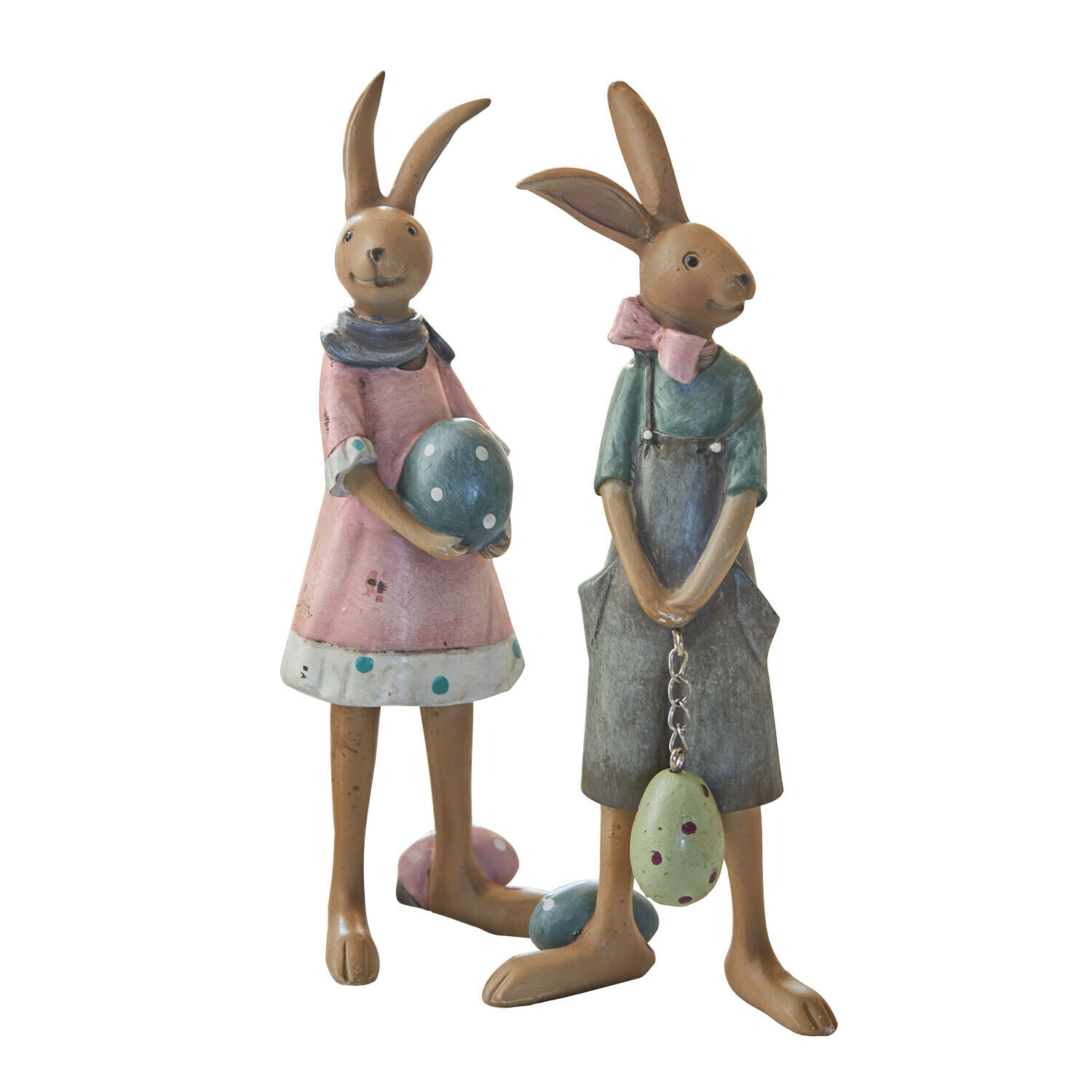 Twee decoratieve metalen konijnenfiguren in pasteltinten met paaseieren
