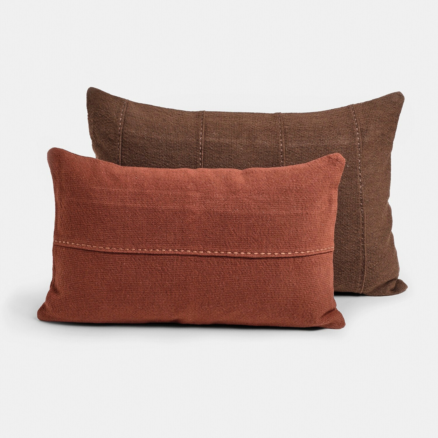 Kussenhoes set van 2 Coramira Set van twee rechthoekige sierkussens van bruin en baksteenrood textiel voor interieur