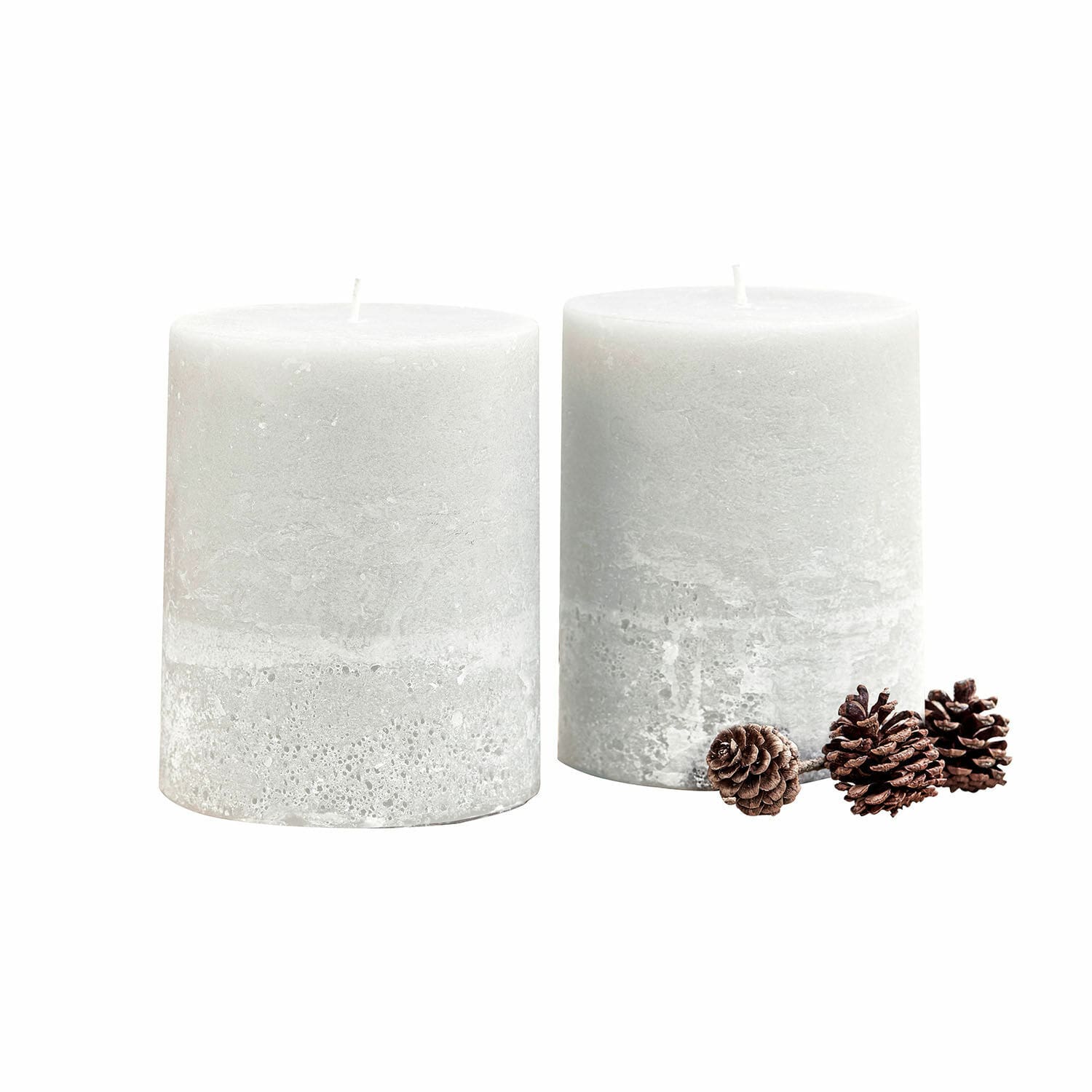 Kaars set van 2 Oviedo Twee grijze gestructureerde kaarsen met dennenappels, herfst-winter interieurdecoratie