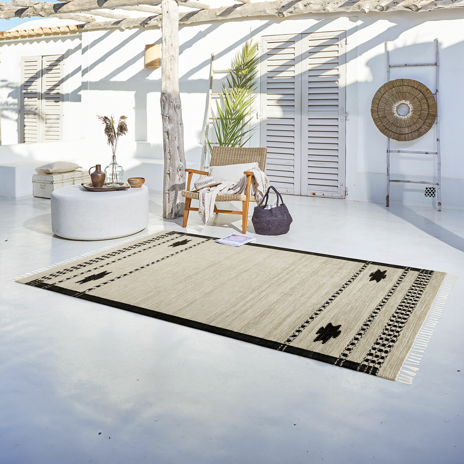 In- & outdoor vloerkleed Moorna Beige katoenen vloerkleed met zwart geometrisch patroon, modern vloerkleed voor woonkamer en terras