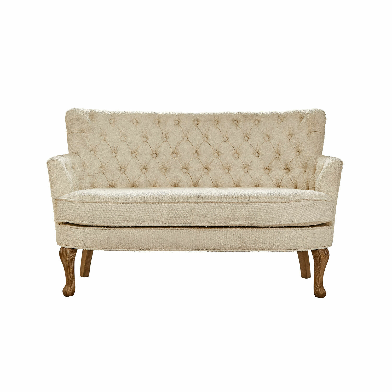 beige Beige Calgary bank van zachte stof met gestikte rugleuning en houten poten in vintage stijl