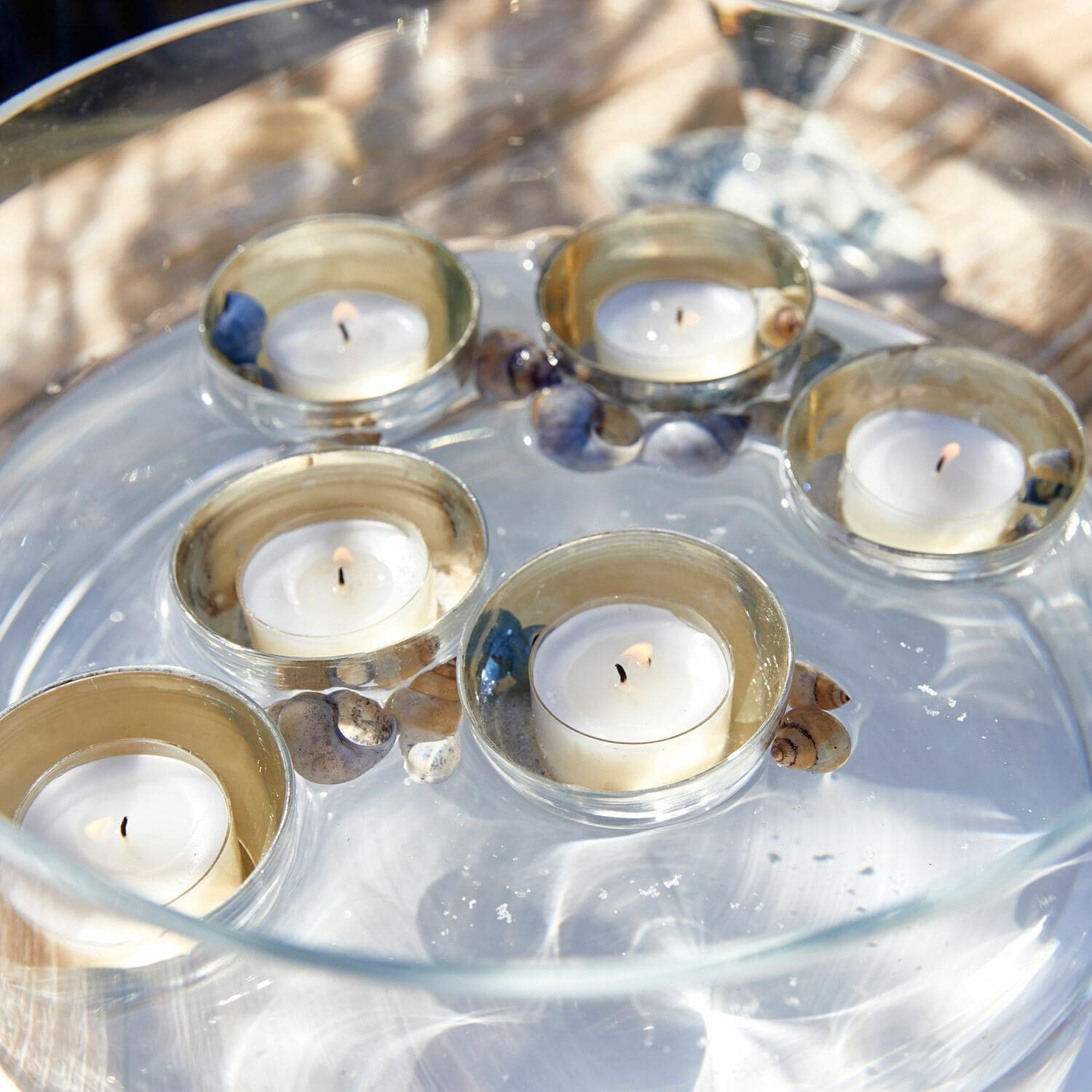 Drijfwindlicht set van 6 Adelia Glazen schaal met drijvende kaarsen en schelpen in natuurlijke kleuren voor interieurdecoratie